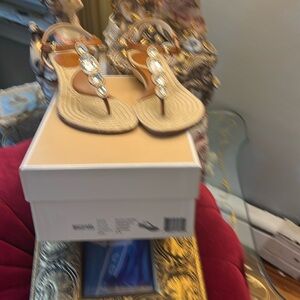 Sharp Leather Micheal Kors sandals/thong with clear crystals